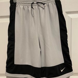 Vintage |Nike Reversible Basketball Short| men’s size small